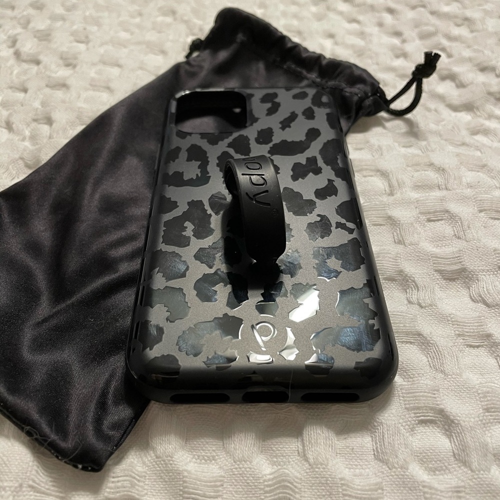iPhone 11 Pro Loopy Black Onyx Leopard case